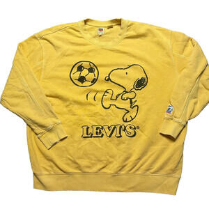 Levi’s Peanuts Snoopy Men Large L Soccer Yellow Sweater Pullover World Cup FIFA